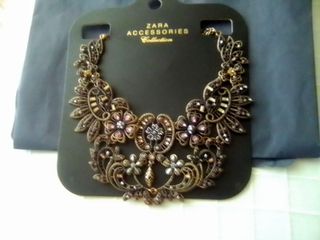 COLLAR DE ZARA
