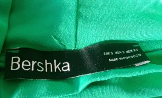 Camiseta Bershka cuello alto verde