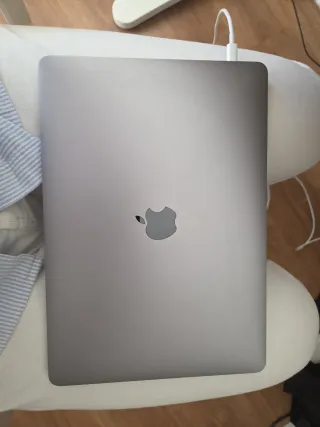 MacBook Pro A2285 Retina 2020