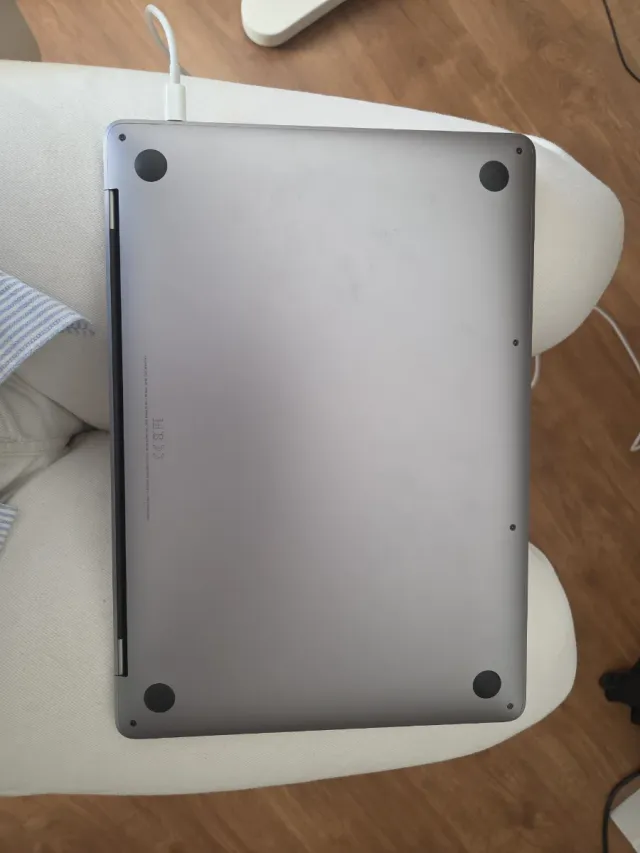 MacBook Pro A2285 Retina 2020