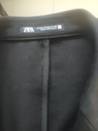 Traje juvenil ZARA negro puesto solamente una vez.