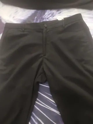 Traje juvenil ZARA negro puesto solamente una vez.