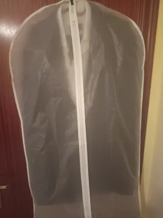 Traje juvenil ZARA negro puesto solamente una vez.