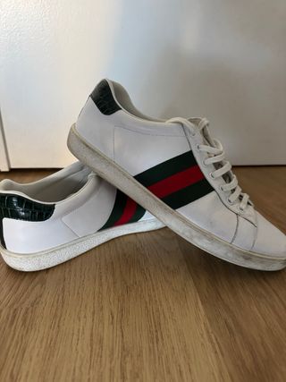 Zapatillas 1:1 Blancas con Tiras Verdes y Rojas