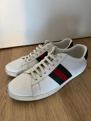 Zapatillas 1:1 Blancas con Tiras Verdes y Rojas