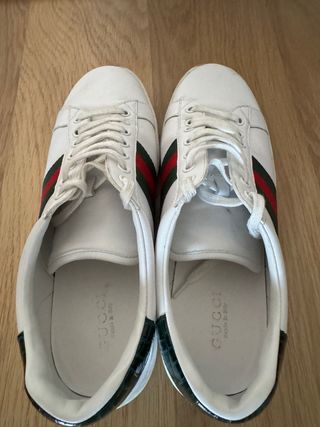 Zapatillas 1:1 Blancas con Tiras Verdes y Rojas