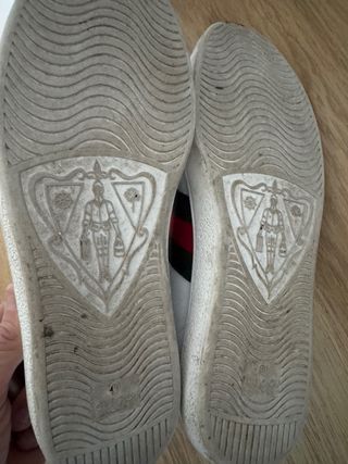 Zapatillas 1:1 Blancas con Tiras Verdes y Rojas