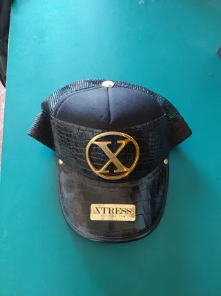 Gorra Xtress Negra y Dorada