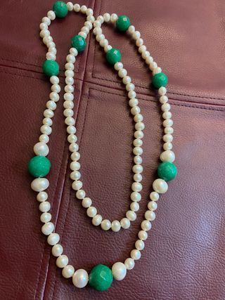 Collar Perlas Cultivadas y Esmeraldas Rústicas