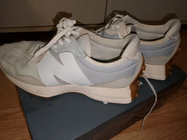 New Balance 327 Beige/Gris UNISEX.
