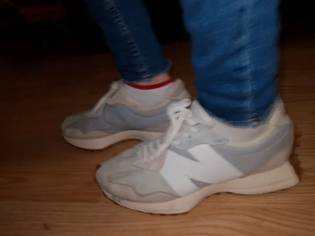 New Balance 327 Beige/Gris UNISEX.