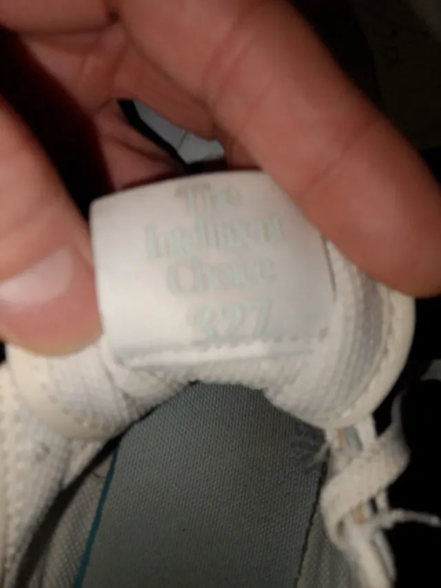 New Balance 327 Beige/Gris UNISEX.