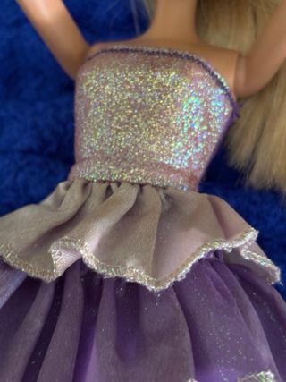 Muñeca Barbie Vestido Morado