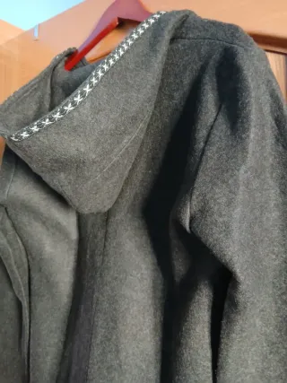 Chaqueta poncho Zara capucha paño XL. No da talla