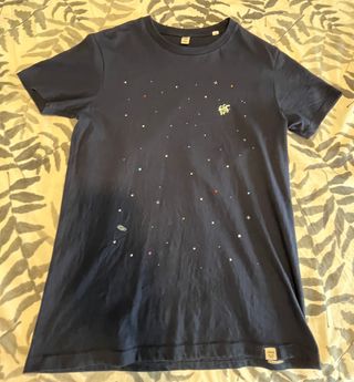 Camiseta estrellas con astronauta