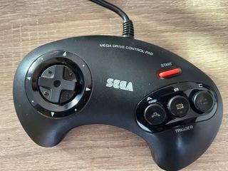 Consola Sega Mega Drive II Negra + 4 Juegos