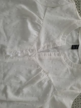 Camisa blanca con puntos