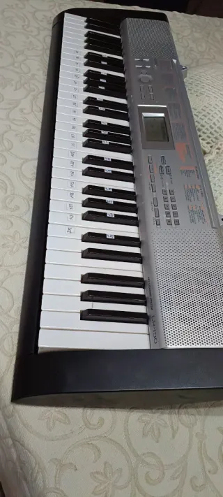 Tastiera Casio LK-130 con autoapprendimento
