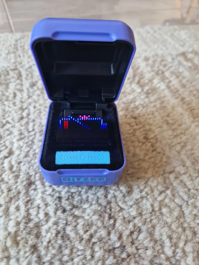 Bedzee Mascota Morada Pixelada