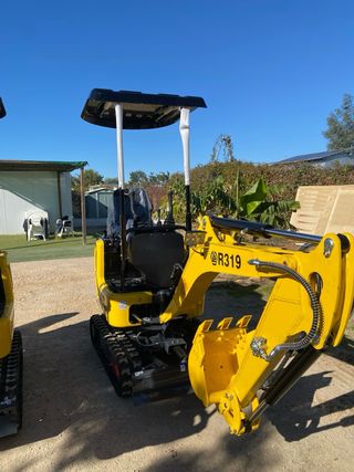 Mini excavadora R319