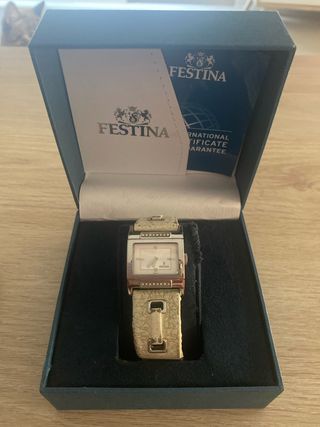 Reloj Festina Beige y Dorado
