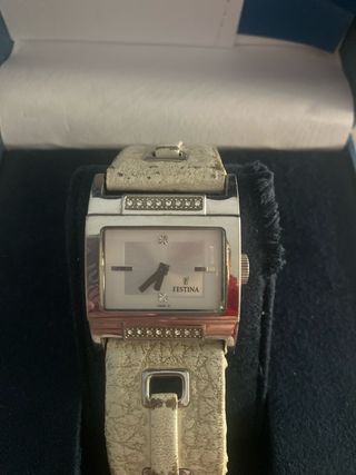 Reloj Festina Beige y Dorado