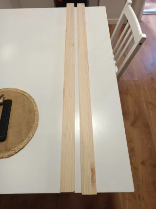 2 Listones de madera de pino