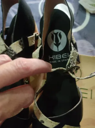 Sandalias kibei  Beige y Negras tacón alto madera