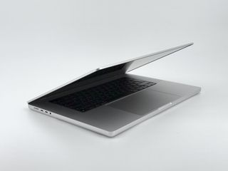 MacBook Pro 16" M1 Max (2021) 10 CPU/32 GPU - SSD 1TB - RAM 32GB - Plata