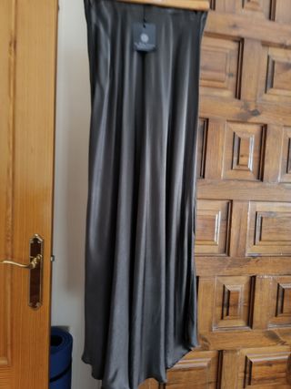 Falda de raso marrón chocolate sin estrenar