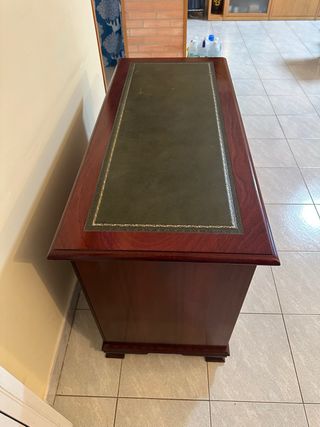 Mobile in piuma di mogano con piano in pelle