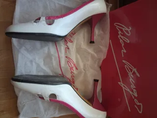 Zapatos de tacón Pilar Burgos blancos y rosas