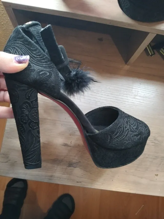 Zapatos Cuplé bordados negros