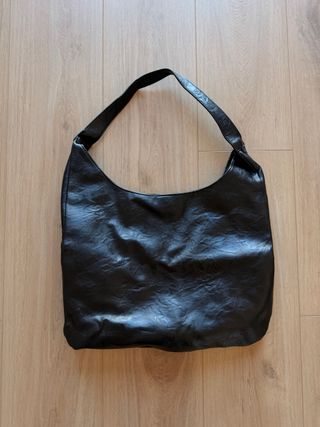 Bolso negro efecto piel
