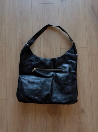 Bolso negro efecto piel