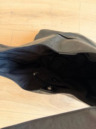 Bolso negro efecto piel