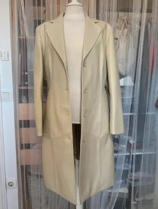 Abrigo piel sintética beige