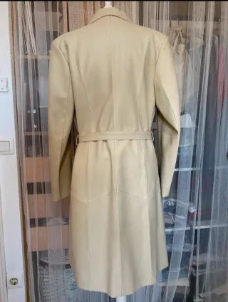 Abrigo piel sintética beige