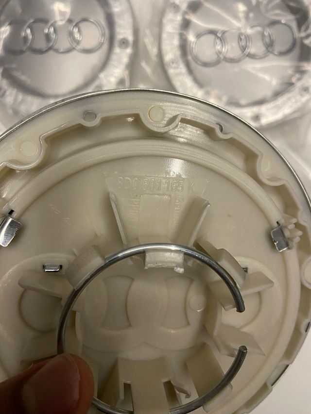 4 Tapabujes Audi 146mm modelo RS4 old