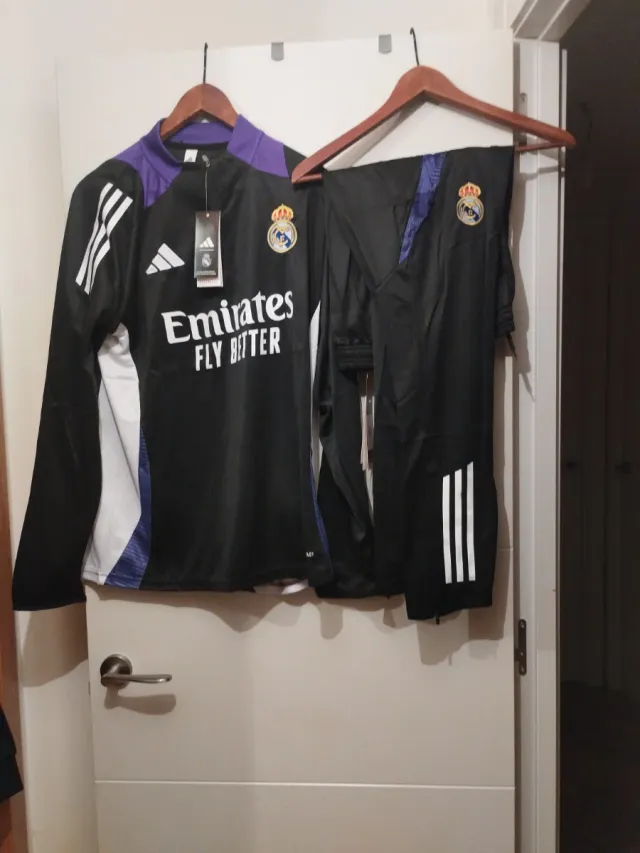 Chándal Adidas Negro y Morado original.