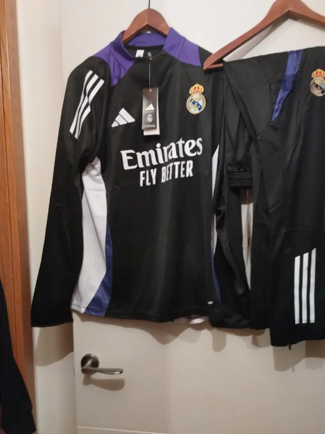 Chándal Adidas Negro y Morado original.