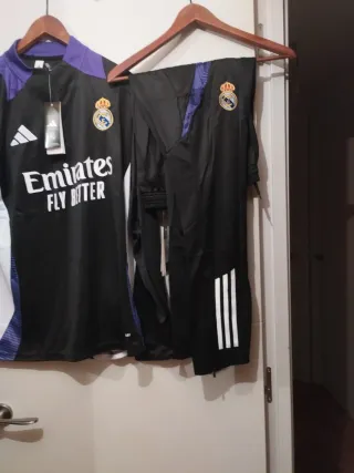 Chándal Adidas Negro y Morado original.