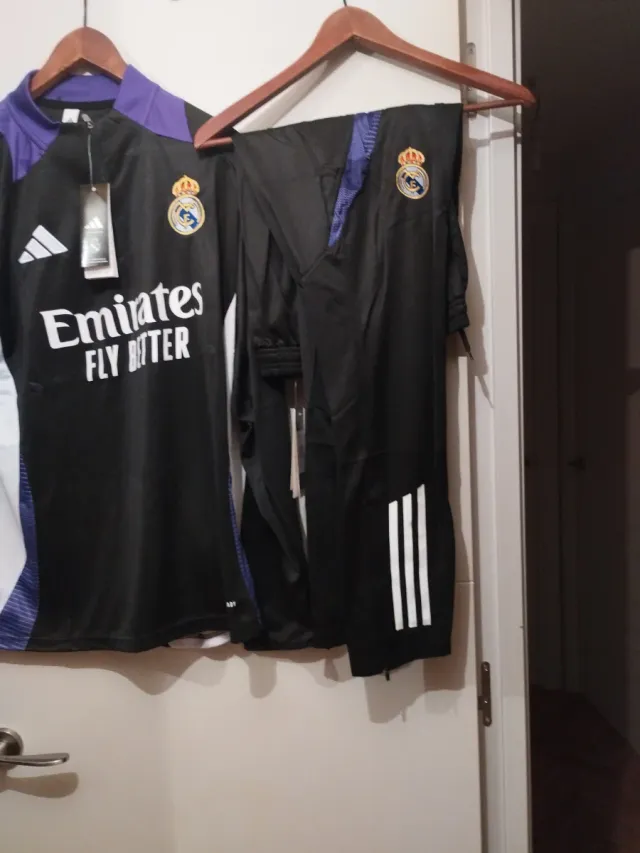 Chándal Adidas Negro y Morado original.