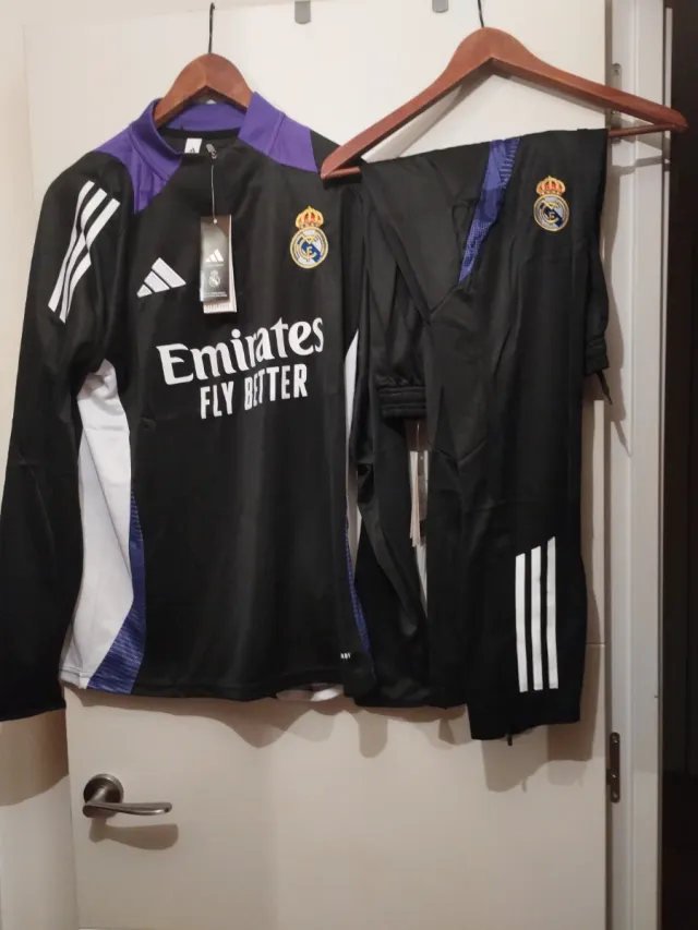 Chándal Adidas Negro y Morado original.