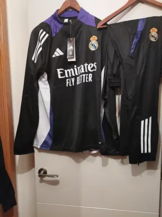 Chándal Adidas Negro y Morado original.