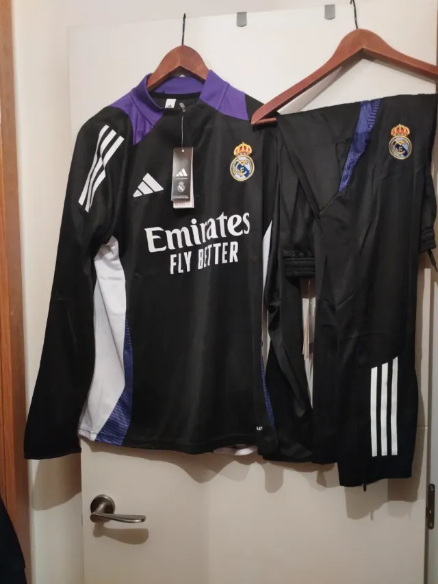 Chándal Adidas Negro y Morado original.