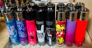 Confezione da 48 accendini Clipper assortiti