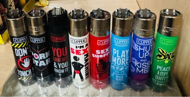 Lote de 48 isqueiros Clipper variados