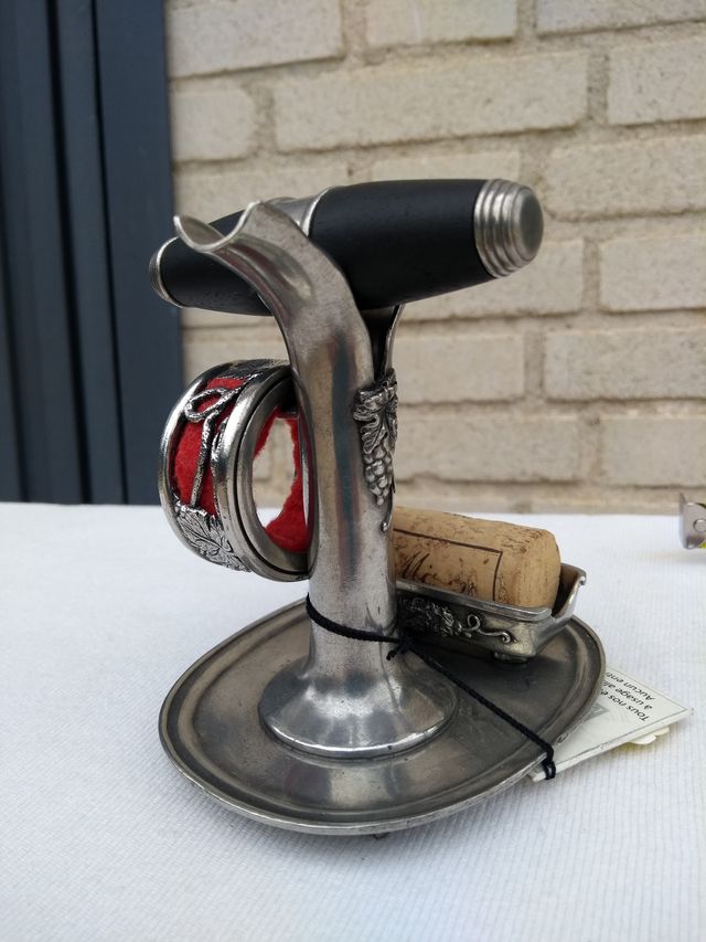 Set accessori in peltro per vino con design elegante