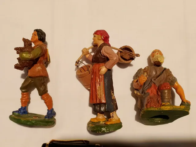 3 statuine presepe CC Milano